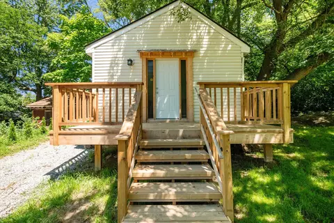 122 W Rutgers Ave, Pontiac, MI 48340
