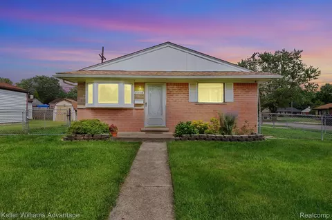 7549 Pine St, Taylor, MI 48180