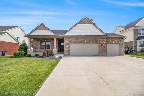 37215 Mallory Dr, Livonia, MI 48154