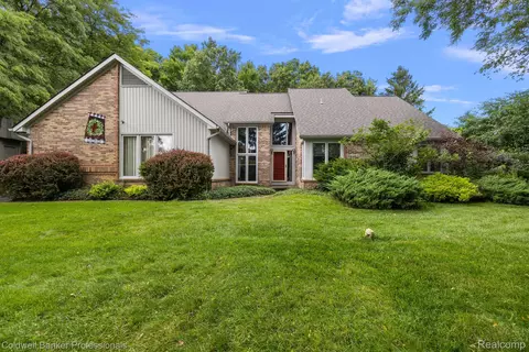 3050 Arns Crt Ct, Oakland, MI 48363
