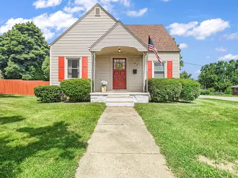 137 Bush Ave, Grand Blanc, MI 48439