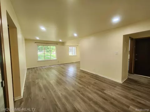 39435 Van Dyke Ave #304, Sterling Heights, MI 48313