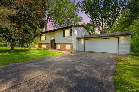 4083 Lanark Ave, Waterford, MI 48328