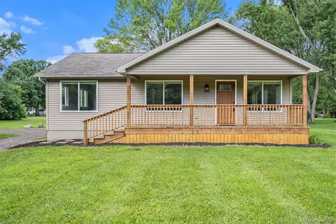2076 S Genesee Rd, Burton, MI 48519