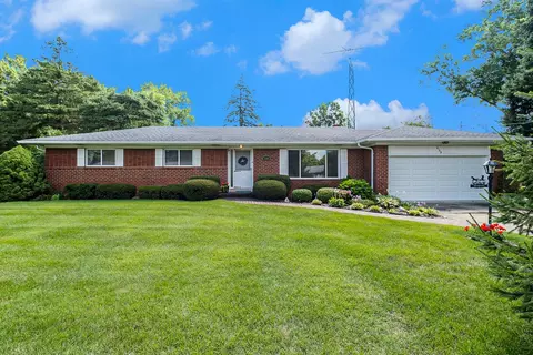 8169 Dungarvin Dr, Grand Blanc, MI 48439