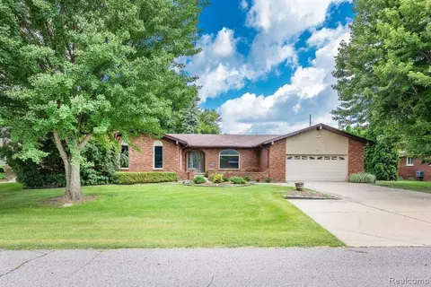 16155 Toulouse, Fraser, MI 48026
