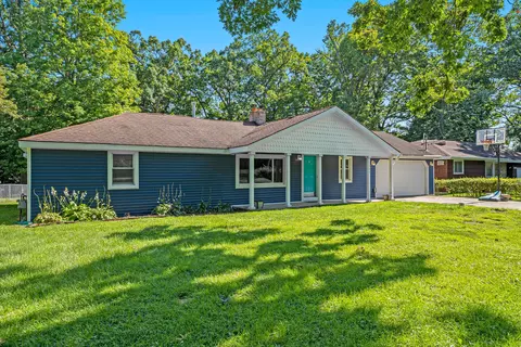 1046 Davenport Dr, Burton, MI 48529