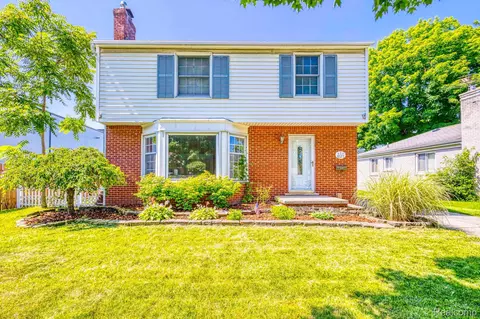 8125 Mackay, Utica, MI 48317