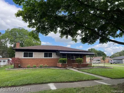 12969 Geoffry Dr, Warren, MI 48088