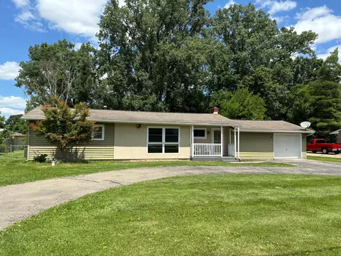 2470 N Long Lake Rd, Fenton, MI 48430