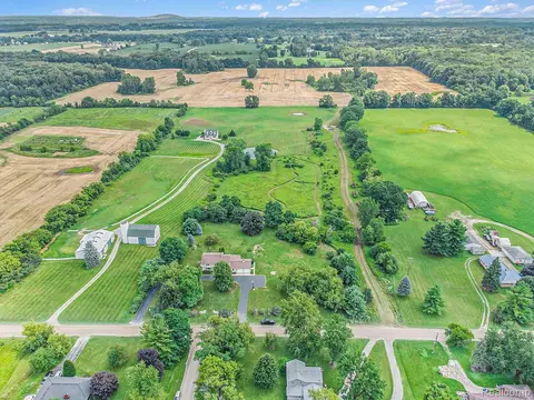 6640 Earhart Rd, Northfield, MI 48105