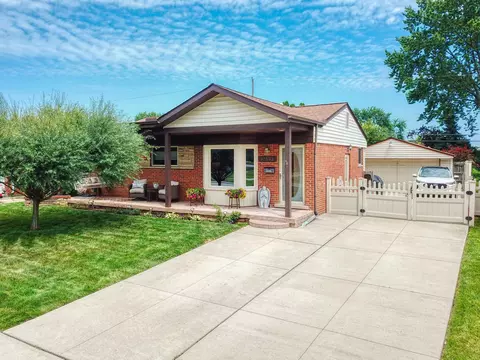 32532 Birchwood St, Westland, MI 48186