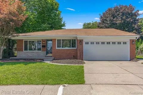5678 Mckinley Ct, Dearborn Heights, MI 48125