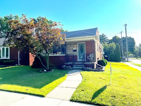 1300 Nowlin St, Dearborn, MI 48124