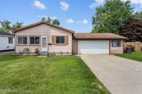 4312 Howe Rd, Wayne, MI 48184
