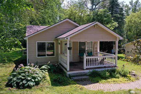 518 Alfred Crt Ct, Brandon, MI 48462