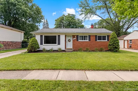28531 Lyndon St, Livonia, MI 48154