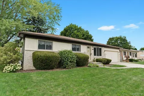 42321 Greenbrier Ln, Clinton Township, MI 48038