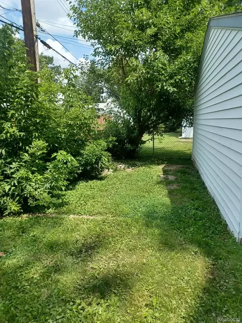 7539 N Inkster Rd, Westland, MI 48185