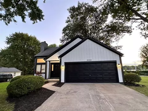 38325 Lanse Creuse St, Harrison Township, MI 48045