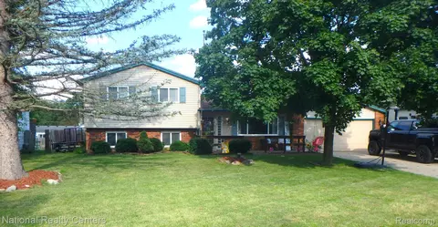 218 Decca Dr, White Lake, MI 48386