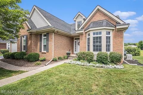 11145 Woodfield Pkwy, Grand Blanc, MI 48439