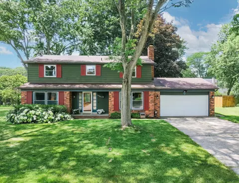 29859 Club House Ln, Farmington Hills, MI 48334