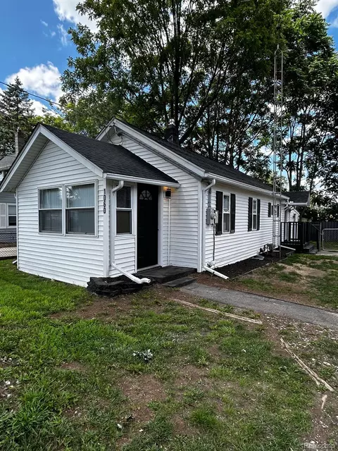 1060 W Scottwood Ave, Flint, MI 48507
