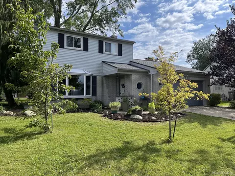 23658 Thornton St, Clinton Township, MI 48035