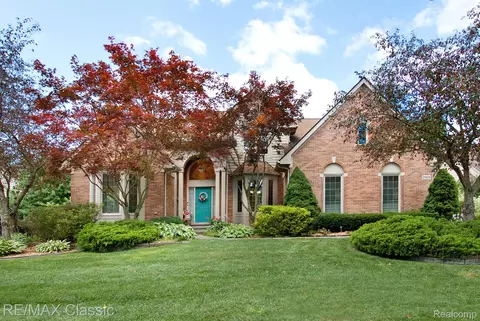 21939 Barclay Dr, Novi, MI 48374