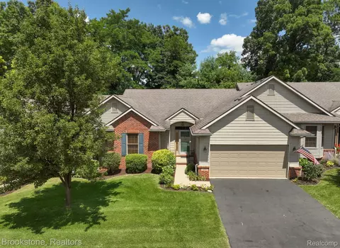 6036 Northridge Hills Dr, Brighton, MI 48116