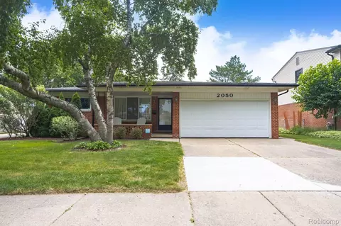 2050 Hempstead Dr, Troy, MI 48083