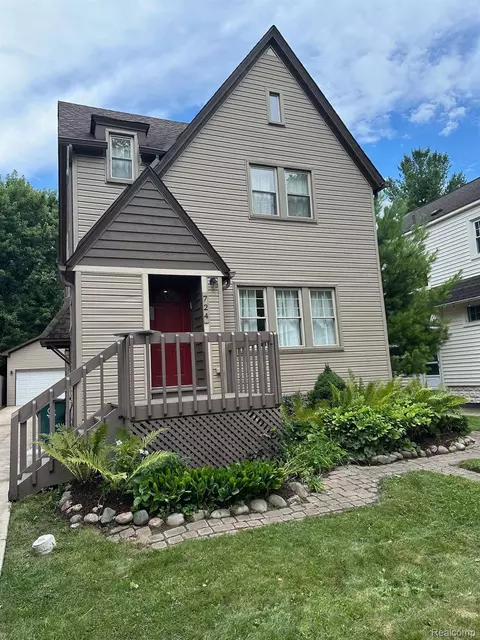724 Maplegrove Ave, Royal Oak, MI 48067