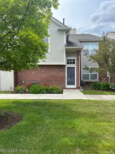 16423 Claremont Dr S, Clinton Township, MI 48038