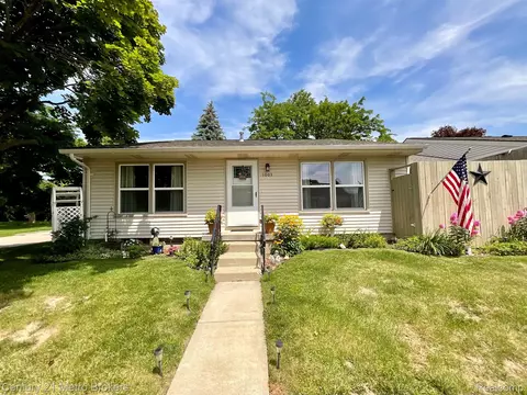 1003 S Dayton St, Davison, MI 48423