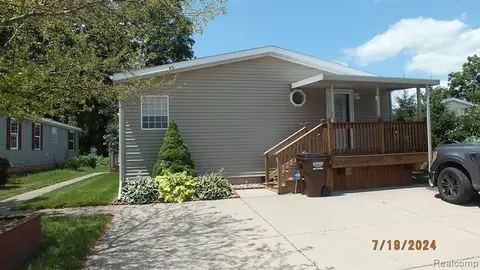 958 Cameron Cir, Monroe, MI 48161