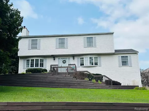 10944 Charring Cross Cir, Green Oak, MI 48189