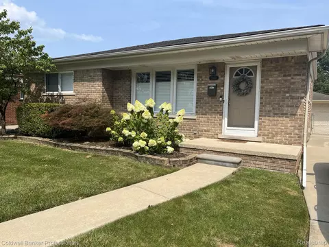 28712 Boston St, Saint Clair Shores, MI 48081