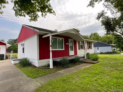 3429 Chalice Rd, Lake Orion, MI 48359