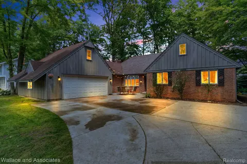 4290 Guilford Ln, Fort Gratiot, MI 48059
