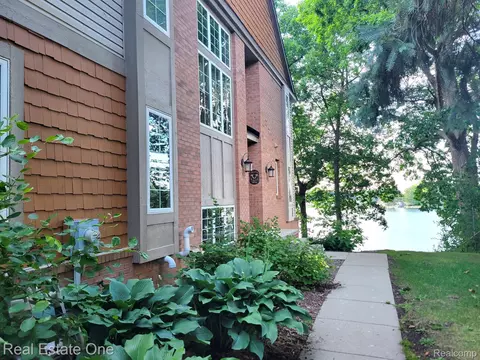 3082 Bay Front 14 4 #14, Waterford, MI 48328