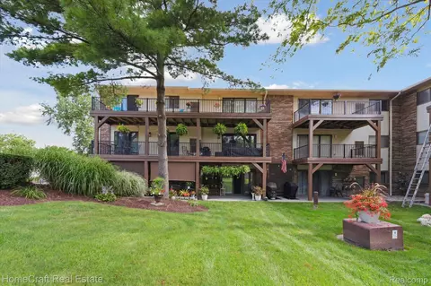 875 S Pontiac Trl #B309, Walled Lake, MI 48390