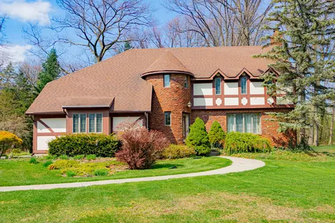 2830 Bardamar Dr, Fort Gratiot, MI 48059