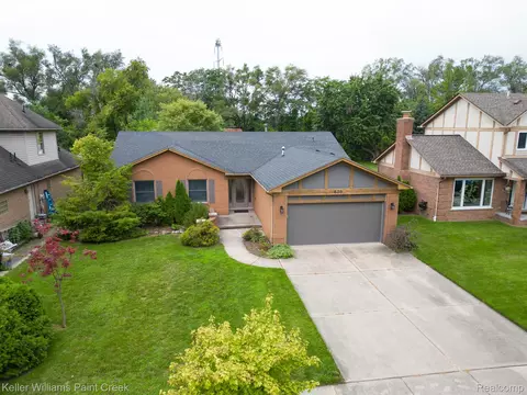630 9th St, Wyandotte, MI 48192