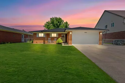 15063 Rivercrest Dr, Sterling Heights, MI 48312