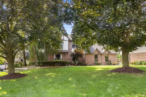 38663 Wakefield Crt Ct, Northville, MI 48167