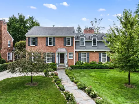 712 Fairfax St, Birmingham, MI 48009