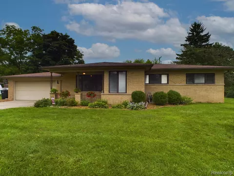 52232 Bittersweet Ln, Shelby Township, MI 48316