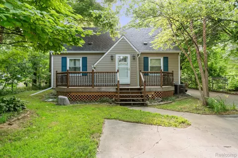 4311 Fenton Rd, Flint, MI 48507