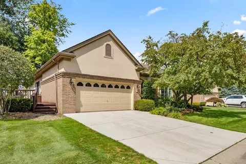 45 Turnberry Ln, Dearborn, MI 48120